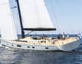 Quand chaque ligne est juste : Germán Frers a construit le Swan 108 et Lucio Micheletti l'a conçu. Le designer a par exemple récupéré la transition arrondie entre le tableau arrière et le pavois.