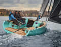The Sunbeam ploughs away well under gennaker. In gusts, the twin rudder system shows its qualities and keeps the boat well on course