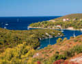 La baie de mouillage populaire Sesula sur Solta. Ici, il y aura bientôt une petite marina