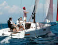 First 27: Tourable, gliding, lightweight sports boat with an extremely large amount of canvas, extendable bowsprit and swivelling keel. Easily extended. Separate wet cell. Relatively inexpensive. Hull length 8.00 m; width 2.54 m; weight 1.15 tonnes; from € 101,716. YACHT test: Issue 21/2012