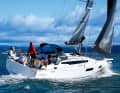 Focus on cruising. The high freeboard, double steering wheels and plenty of space in the cockpit are proof of this
