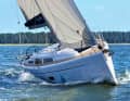 Hanse 348 : bateau rectiligne avec une grande diversité de variations pour l'intérieur et l'extérieur