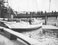 Die „Spray“ mit gelegtem Rigg auf dem Erie-Kanal in New York