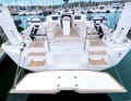 The bathing platform opens up the stern over almost three metres. The access points are perfect
