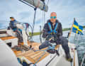 Teamwork required. Performance boat cockpits are usually not very suitable for single-handed use
