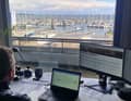 Die Mitarbeiter blicken direkt auf den Hafen