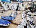 In der Bootshalle stapeln sich die Jollen der Seglerinnen und Segler