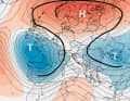 Le aree di alta pressione sulla Scandinavia e sul Baltico si sono unite per formare la cosiddetta Alta Omega. Le aree di bassa pressione non hanno praticamente alcuna possibilità di influenzare le zone di navigazione sul Mare del Nord e sul Mar Baltico.