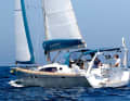 Allures 45.9: Durable aluminium round bilge from Normandy. However, the deck and cabin superstructure are made of GRP. The Allures is available with an integral ballast centreboard or with a swing keel. Length 13.70 m; width 4.43 m; weight 12.6 tonnes; from 644,100 euros. YACHT test: Issue 9/2019