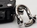 Predetermined breaking point: Shackles are often the weakest link. Crooked bolts are a warning signal to replace the block
