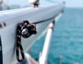 The loose part coming from the boom cam is occupied here. In use, it leads to the bow