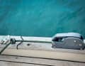 On long-distance yachts you often see permanently rigged bullstanders with their own clamp