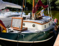 Hooksiel ist Heimat verschiedenster Boote: von Hafenmeister Peter Kunzes Grundel ...