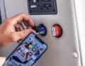 An Bord mal schnell das Handy laden – mit einer USB-Steck­dose kein Problem. Im Bild ein Modell mit zwei Ausgängen