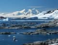 L'Antartico. Rolf Bjelke e Deborah Shapiro vi si recarono all'inizio degli anni Ottanta. I loro viaggi sono stati fonte di ispirazione per molti altri navigatori.