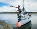 The shore connection is the key step when mooring to an archipelago. Good if someone can already take the line