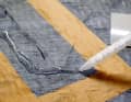 North Sails uses a two-component PU adhesive. Normal epoxy is too brittle and breaks quickly. For emergency repairs on board, however, anything that sticks well, such as spray adhesive or Sikaflex, is permitted. The main thing is that the damage doesn't get any worse
