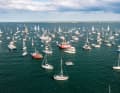 Nell'estate del 2023, gli appassionati di sport acquatici in protesta si sono riversati a Fehmarnsund come un banco di aringhe.