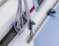 Die Muttern der Schiene wurden von innen mit Laminat überklebt