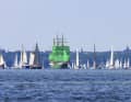 Platz 25: Volksfest zur See Katja Noack, Giekau Die "Alexander von Humboldt II" während der Kieler Woche umringt von hunderten Seglern