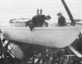 Im Winter vor der Flucht überholten Schröders ihr Schiff gründlich, um es auf die geplante Reise in den Westen vorzubereiten und auszurüsten