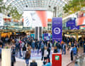 Interessierte kommen für die Messe aus den verschiedensten Teilen der Welt.
