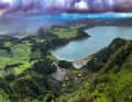 In the east of São Miguel lies Lake Furnas in the middle of the mountains. There are a number of hot springs on its shores. A hiking trail leads around it.