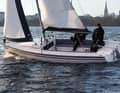 Segeln ohne viel drum herum – die Milan zeichnet sich durch ihre Einfachheit aus. Rollanlage und Lazybag stehen für komfortable Bedienung.