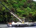 Yves Parlier erects his mast in the bay of a remote island in the south of New Zealand using on-board equipment, without a crane or outside help.