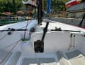 Die zentrale Hydraulik regelt die Riggspannung. Der Hebel wird zum Segeln verstaut.