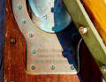 The same applies to the bronze surround of the rowing cockpit, which bears the shipyard and ship data.