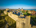 Visby è come un museo vivente - qui le mura medievali della città.