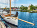 Fårösund offre porti riparati e dispone di buoni collegamenti e strutture di servizio.