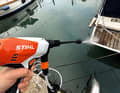 Le nouveau Stihl RCA 20 : un tuyau d'aspiration fait partie du kit complet, la hauteur d'aspiration suffit pour presque tous les usages.