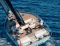 Vicino all'acqua: la Terrazza del Mare è particolarmente attraente. La moglie dell'armatore ama far penzolare i piedi nell'acqua sottovento, oltre ai paterazzi richiesti dalla randa fathead.