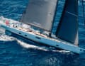 Silhouette sportiva: Judel/Vrolijk ha disegnato le linee morbide dello scafo, mentre lo Studio Santa Maria Magnolfi si è occupato dello stile esterno moderno con un ampio parapetto, un grande pozzetto per gli ospiti e una tuga bassa, in stretta collaborazione con Wally. La moglie dell'armatore ama i cuscini, che adornano i numerosi sedili in gran numero e che vengono fissati con spille durante i normali viaggi.