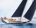 Sportlich unterwegs: Raumschots rauscht „Calabash“ dank 694 Quadratmetern Segelfläche mit 13 Knoten über den Regattakurs – bei 15 Knoten wahrem Wind. Eigner Schmidt bestand aus Performance- und Optik-Gründen auf einem Fathead-Großsegel, was den Einsatz von Backstagen erforderlich machte.