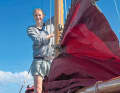 La directrice de l'entreprise d'équipement maritime hambourgeoise Toplicht a séjourné de 2011 à 2023 dans le port-musée d'Oevelgönne avec son bateau à fond plat de 1910.