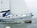 Oceanis 373: Das Volumenboot aus der weltgrößten Werft, Beneteau, zeichnet sich durch ein angenehmes Steuer verhalten aus und ist agil, aber relativ rank. Im Vergleich enger unter Deck. YACHT-Test: Heft 17/2005.