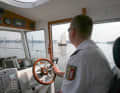 Bei Kontrollen durch die Wasserschutzpolizei müssen Seekarten aktuell sein.