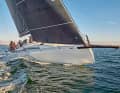 Striking appearance: long carbon sprit with water stay, retracted freeboard, kinked and sharpening stem at the bottom.