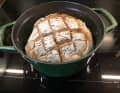 Ein frisches Brot aus dem Bordbackofen.