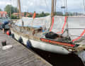 Il ketch "Klaus Störtebeker III", trascurato, ha trovato i suoi salvatori.