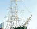 Die "Rickmer Rickmers" an den Hamburger Landungsbrücken.