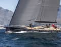 Böser Blick: Den Aufbau legte Nauta Design mit Speerspitzen- Fenstern aggressiv an, der sportliche 36 Meter lange Performance- Cruiser wird aber primär familiär genutzt.