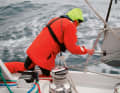 Even inexpensive oilskins have safety-relevant features such as a yellow hood - definitely a buying tip for beginners.