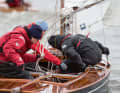 Tiller round, heads down and quickly change sides! On dinghies, a sporty approach is definitely required when manoeuvring.