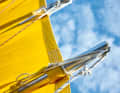 The boomless sail is braced by robust aluminium tube battens.