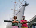 On their journey around the world, the "sailing boys" had to face various challenges. This also included boat building work.