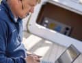 Conductor of the attachments: Project manager Ed Bell coordinates the movements and consumption of the tilt keel, canard ...